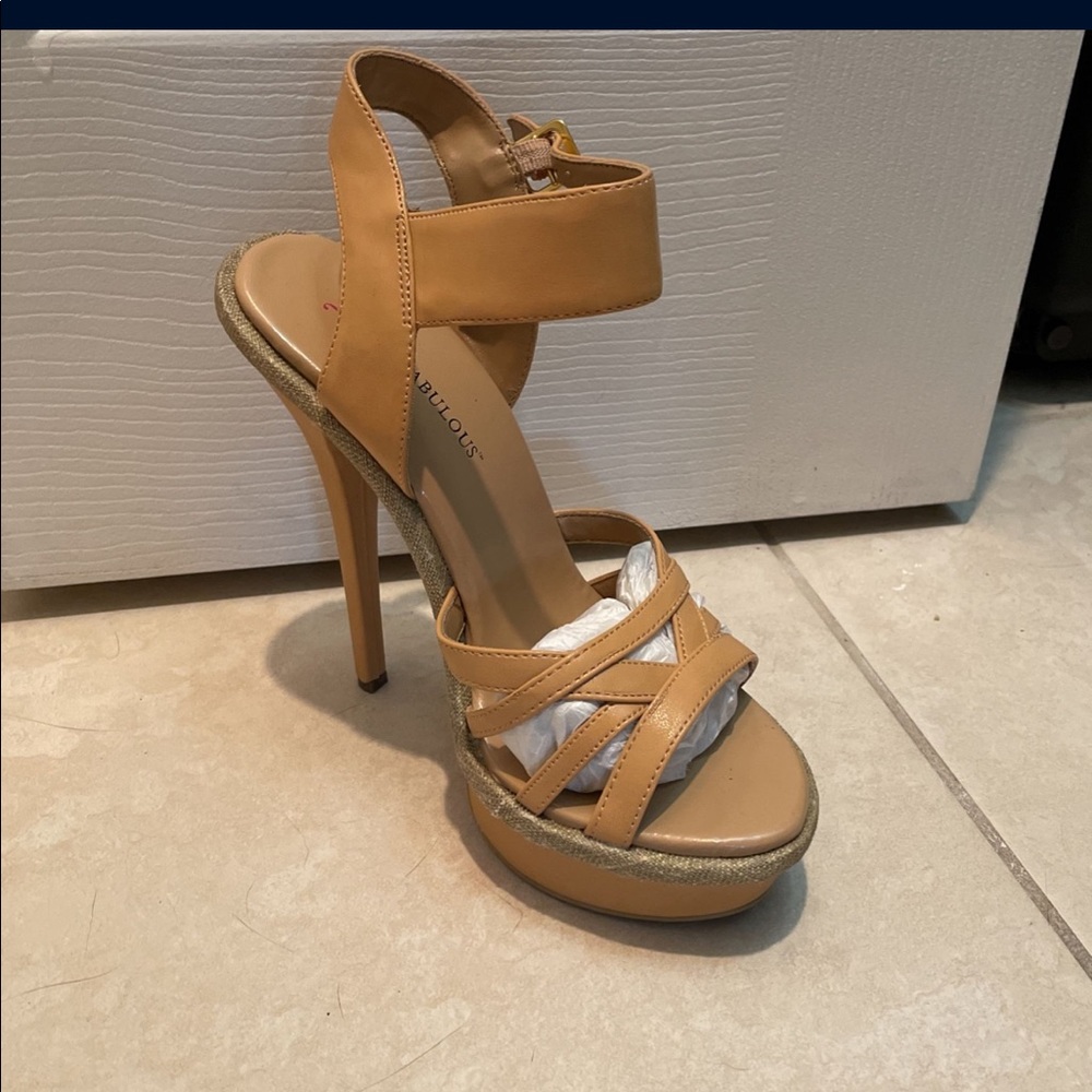 Stylish Tan 4 inch platform heels - Picture 2 of 2